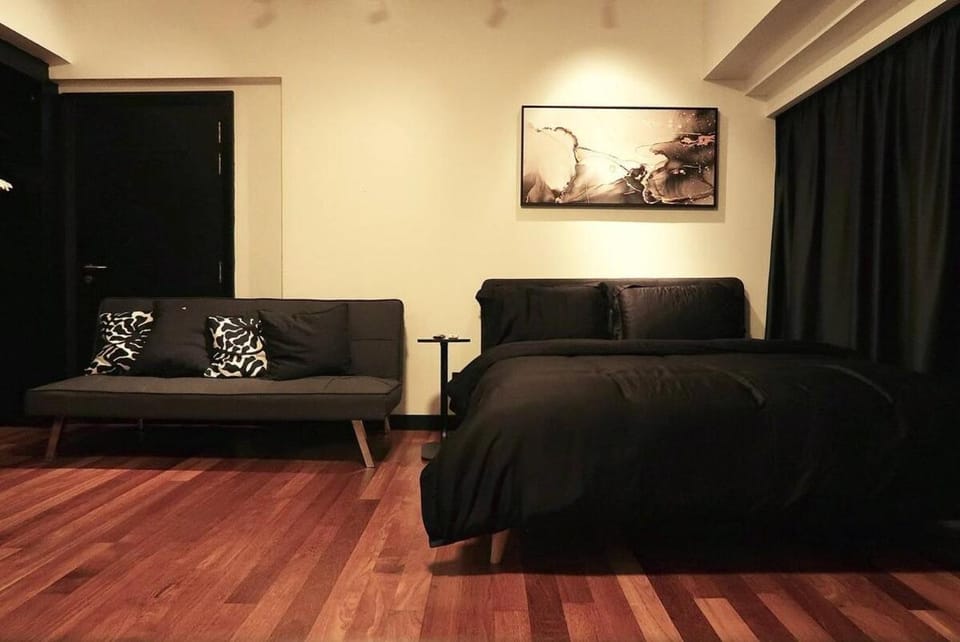 Bed, Seating area
