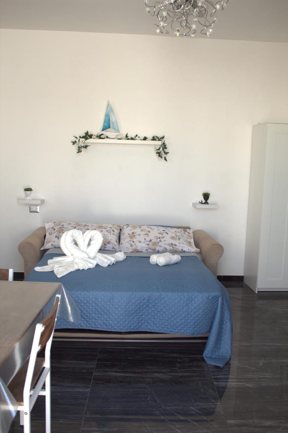Bed, Photo of the whole room