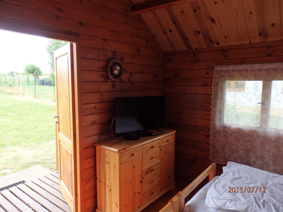 Communal lounge/ TV room, Bed, TV and multimedia
