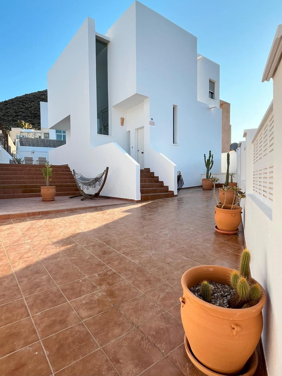 Property building, Patio, Balcony/Terrace, Balcony/Terrace