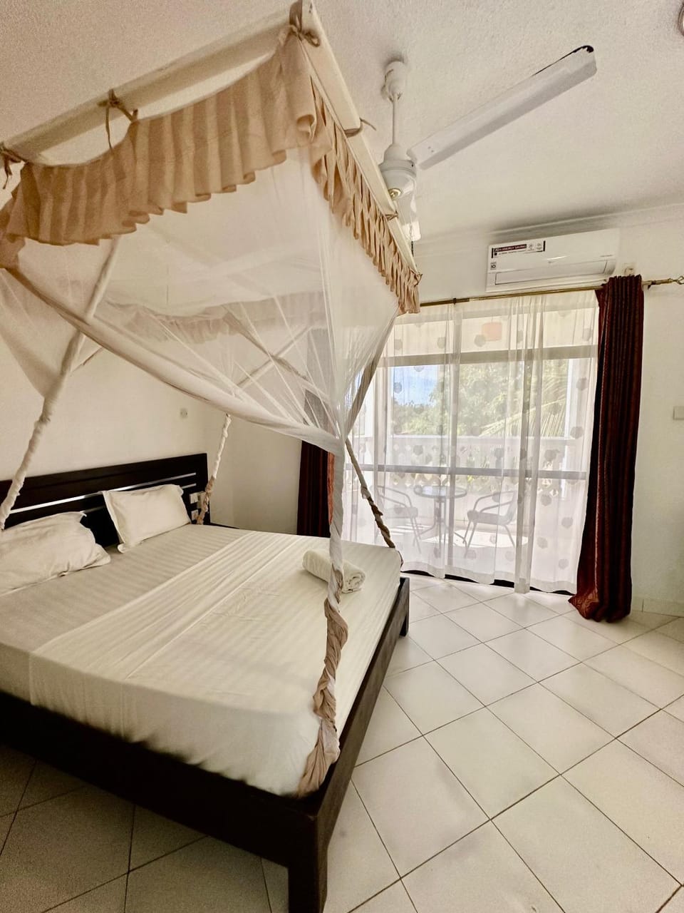 Bed, Photo of the whole room, Bedroom, air conditioner