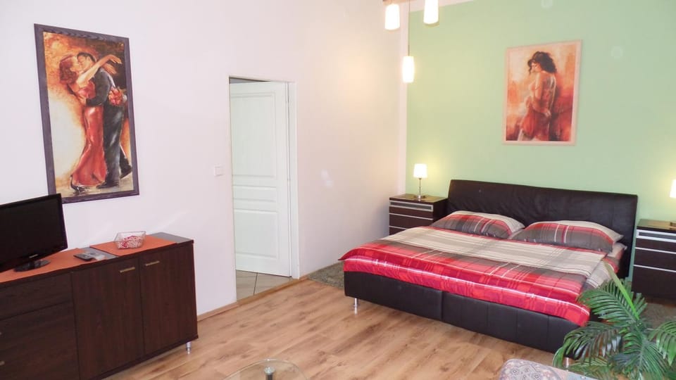 Bed, Photo of the whole room