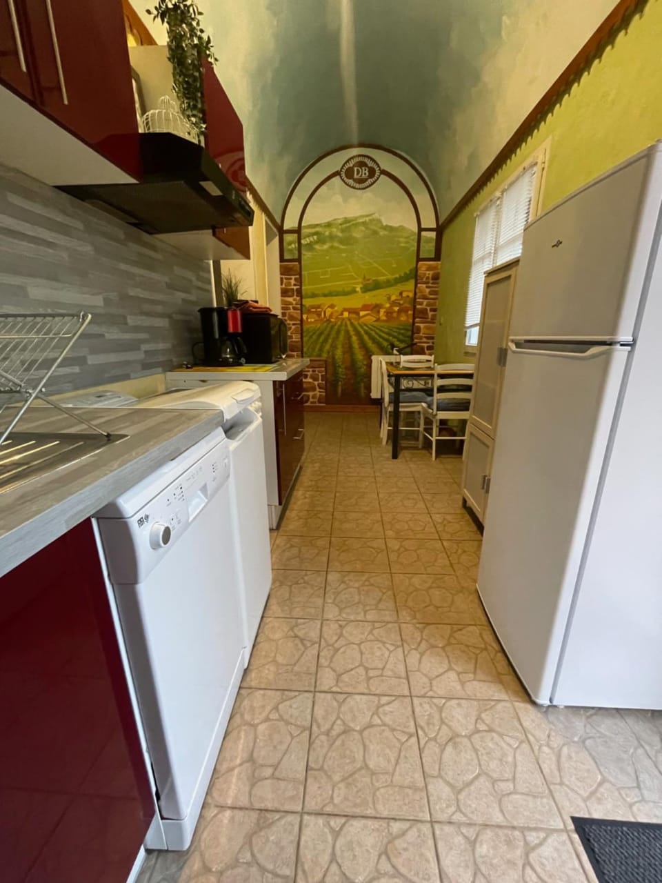 Kitchen or kitchenette, Dining area