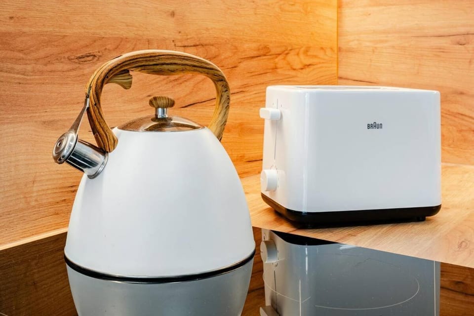 Coffee/tea facilities, toaster