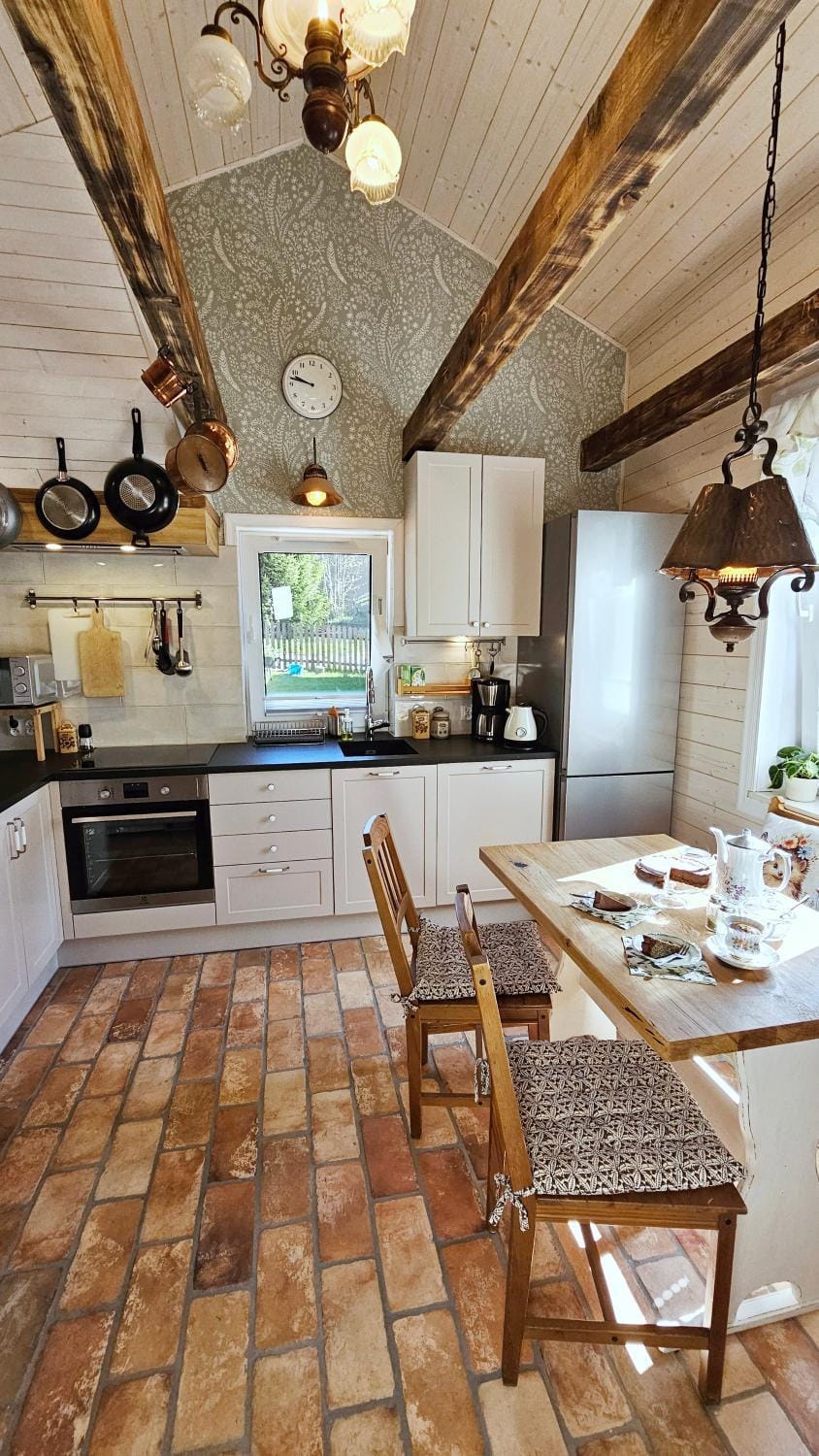 Coffee/tea facilities, Kitchen or kitchenette, Dining area, dishwasher, microwave, oven, pet friendly, stove, kitchen