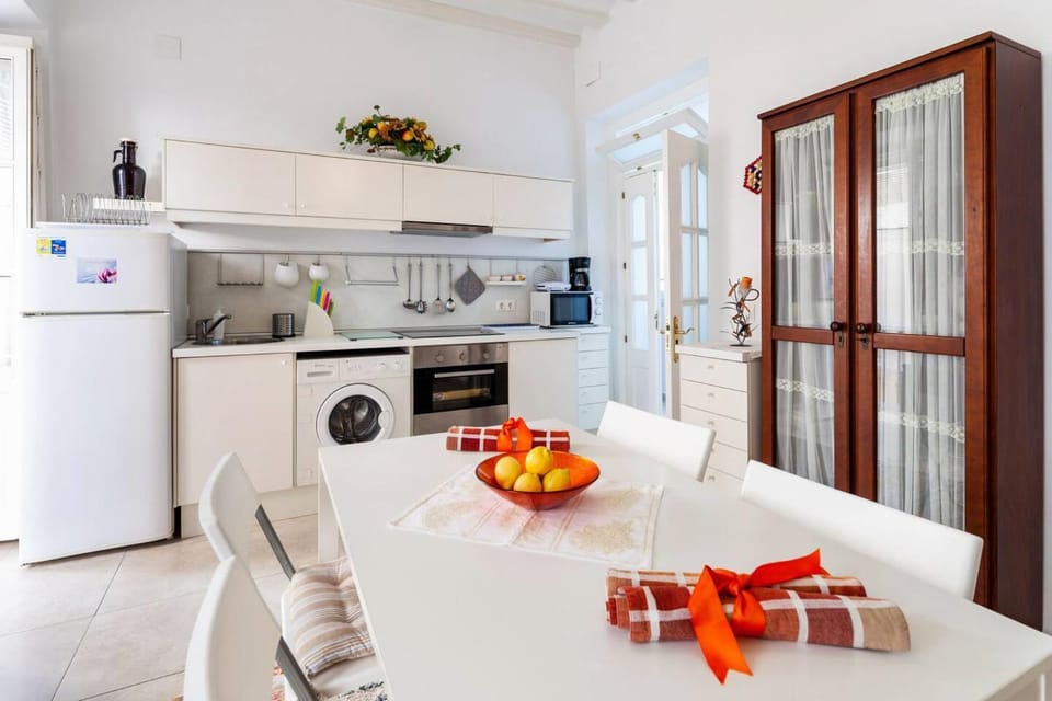Dining area, Communal kitchen