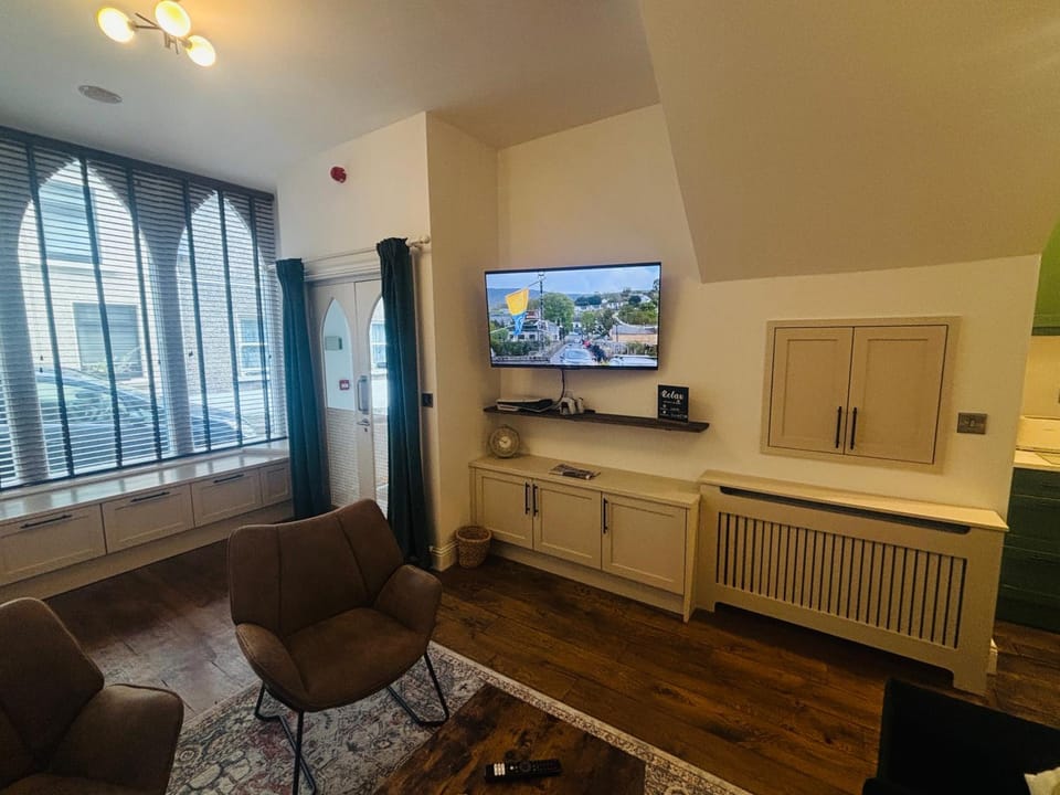 Twenty 7 - Modern & Spacious Townhouse House in County Clare