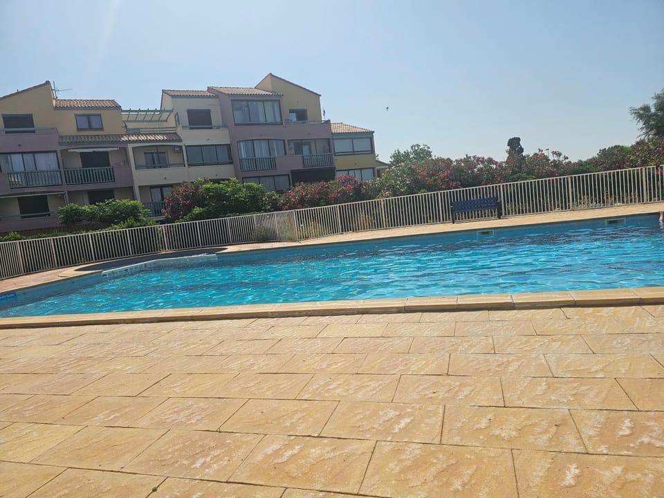 Le Nautica Terrasse 2 Pers Piscine Apartment in Le Barcarès