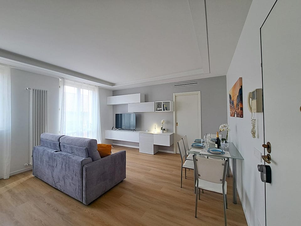 TV and multimedia, Living room, Dining area