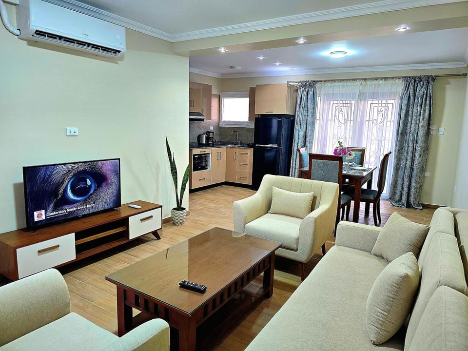TV and multimedia, Kitchen or kitchenette, Living room, Seating area, Dining area, Evening entertainment, air conditioner