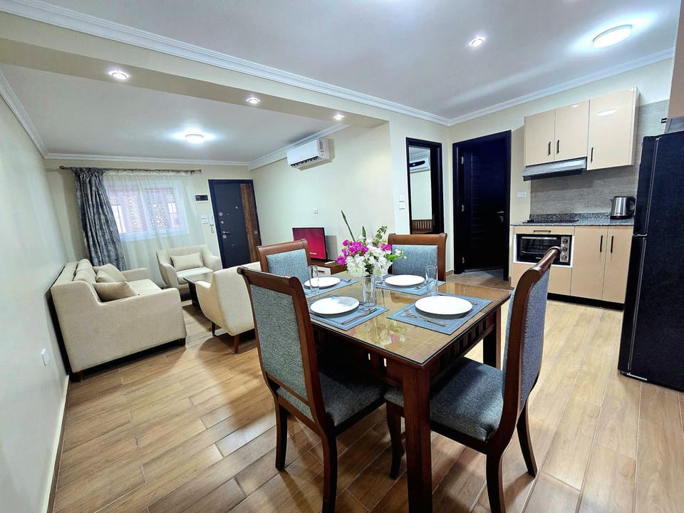Kitchen or kitchenette, Living room, Seating area, Dining area, oven, stove