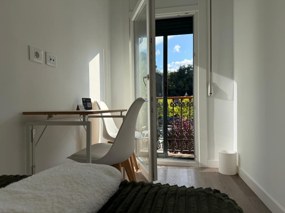 Bed, View (from property/room), Balcony/Terrace, Photo of the whole room, Bedroom