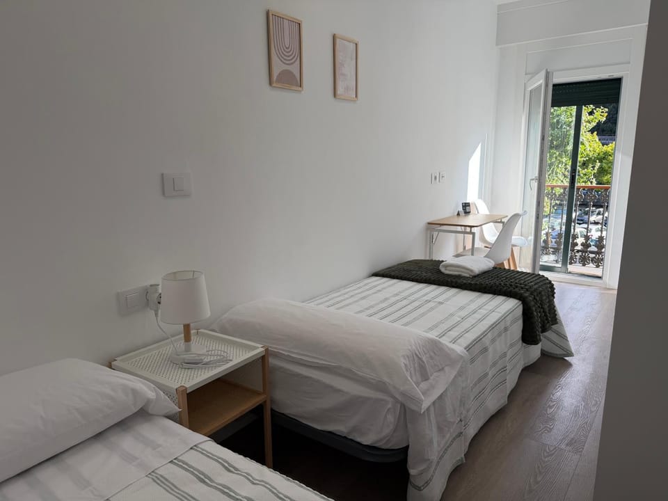 Bed, Balcony/Terrace, Photo of the whole room, Bedroom, towels