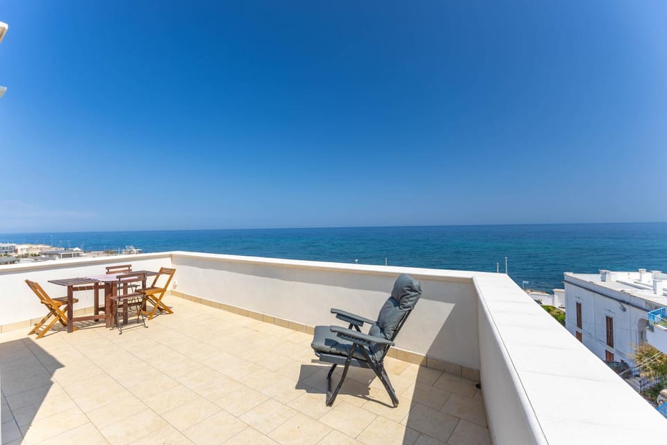 Golden Shore House in Bari