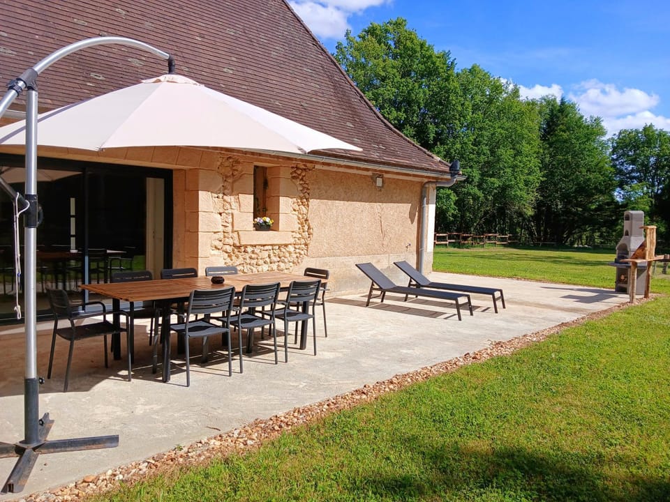 Property building, Garden, Balcony/Terrace, Dining area