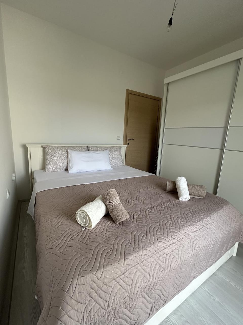 Bed, Photo of the whole room, Bedroom, wardrobe