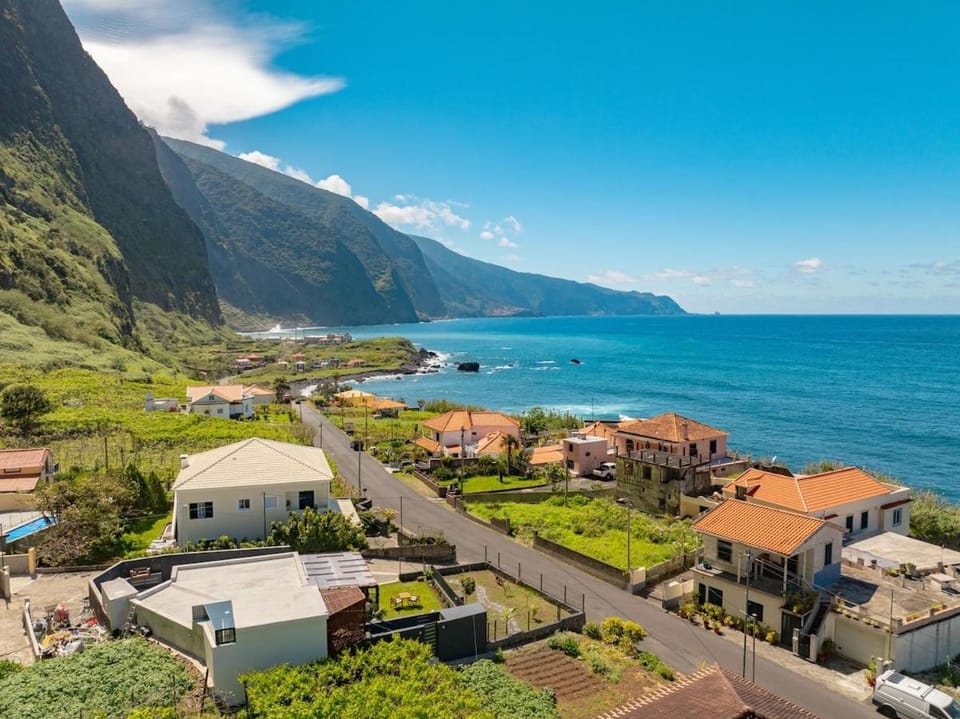 Property building, Nearby landmark, Spring, Day, Neighbourhood, Natural landscape, Bird's eye view, Beach, City view, Mountain view, Sea view