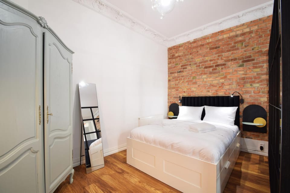 Bedroom, wardrobe