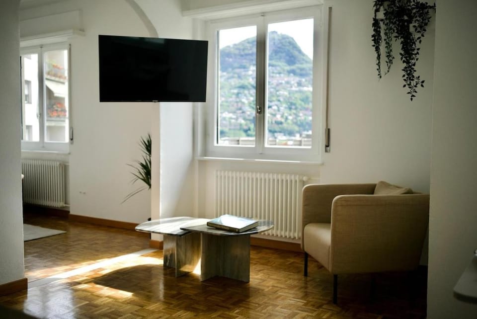 Gotthard Penthouse, Lake view Apartment in Lugano