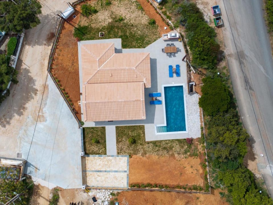 Property building, Day, Neighbourhood, Bird's eye view, Pool view, Swimming pool