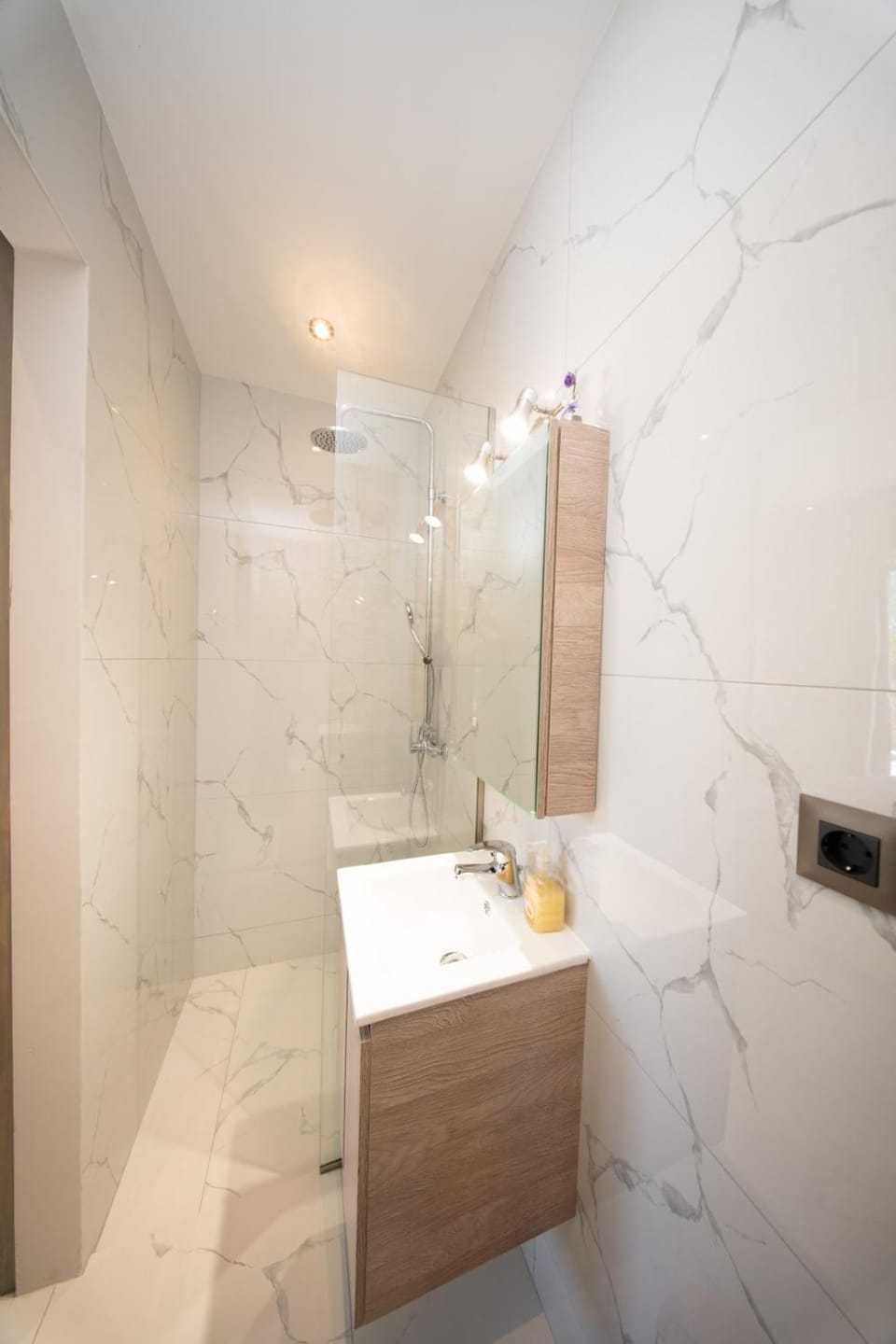 Shower, Bathroom, Bath, towels