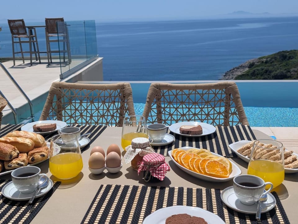 Patio, Day, Natural landscape, View (from property/room), Mountain view, Pool view, Sea view, Swimming pool, Breakfast