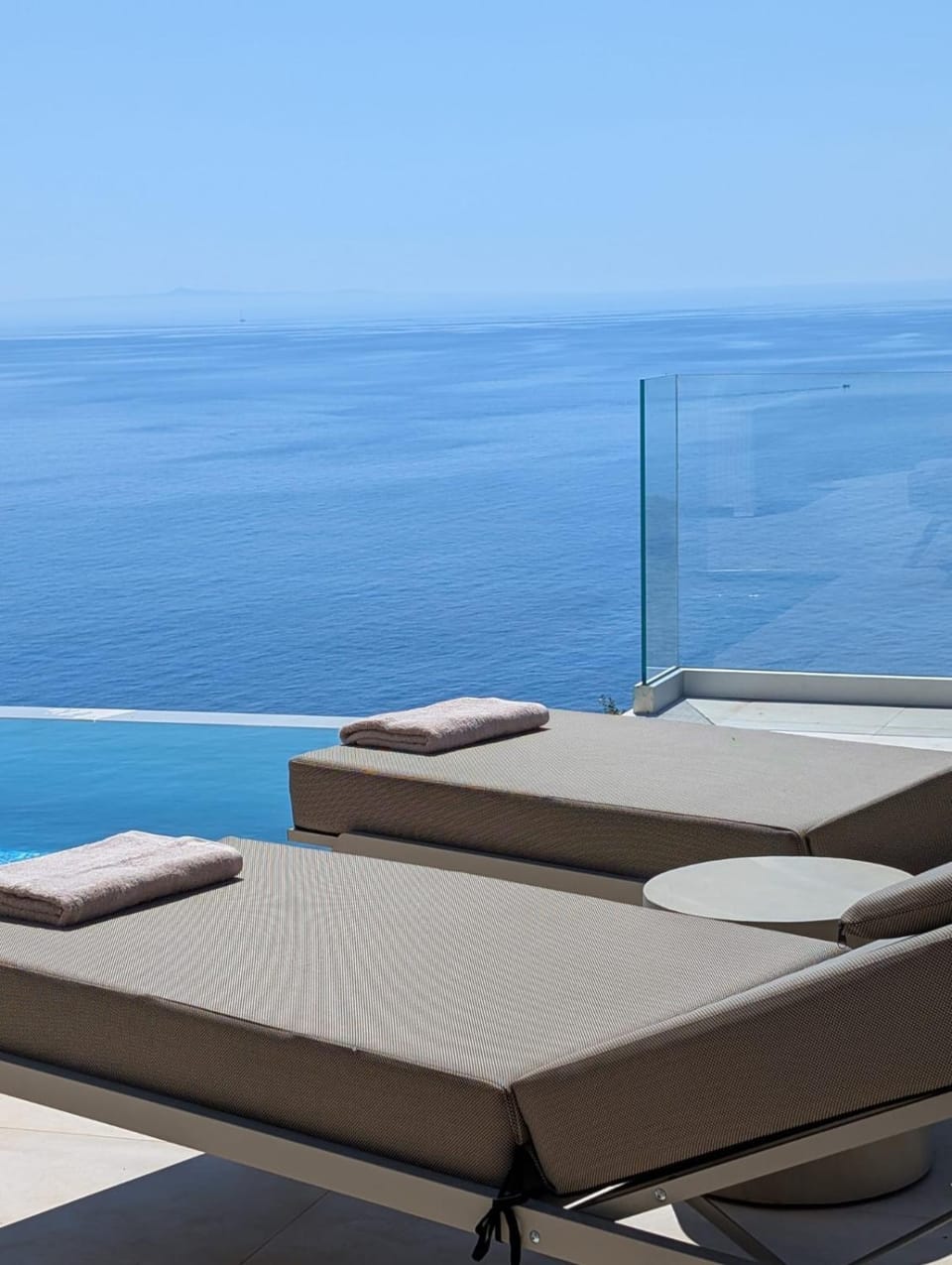 Day, Natural landscape, View (from property/room), Pool view, Sea view, Swimming pool, Sunrise, sunbed