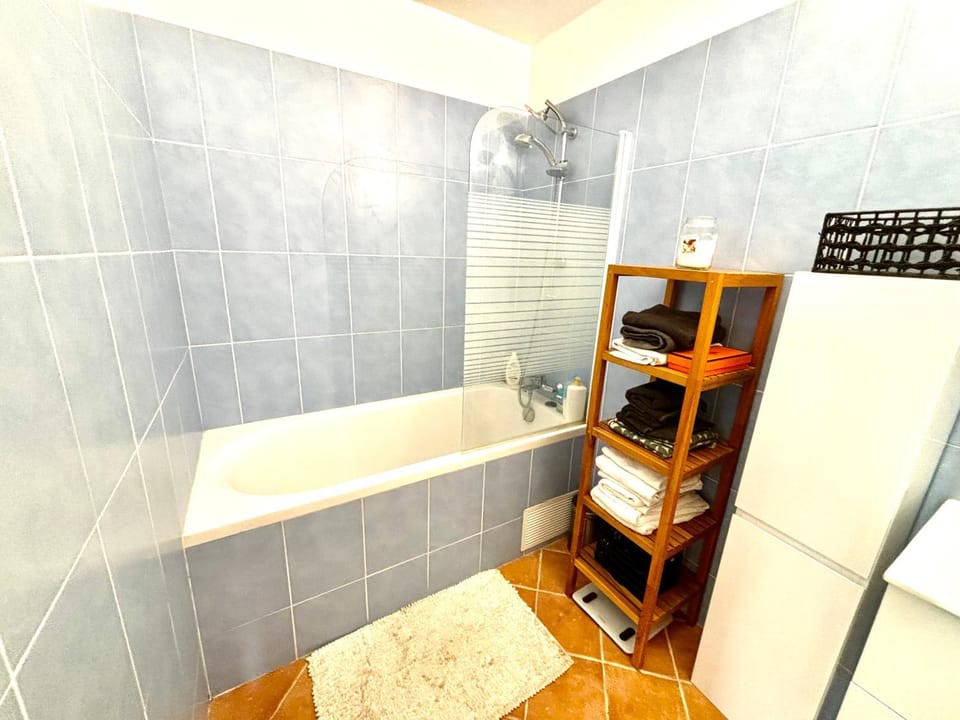 Bath, towels