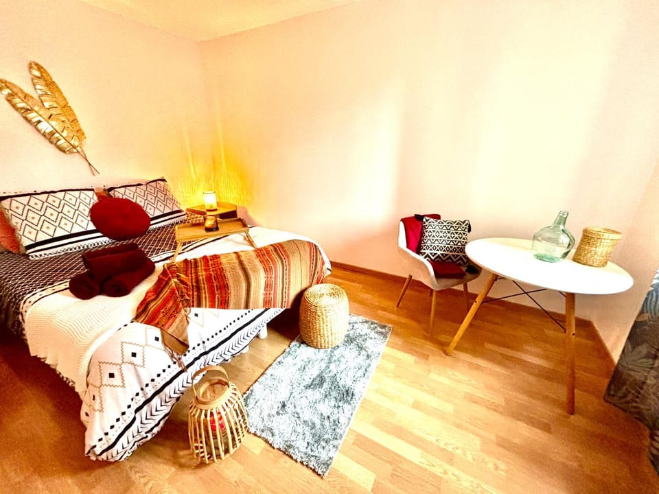 Bed, Living room, Photo of the whole room