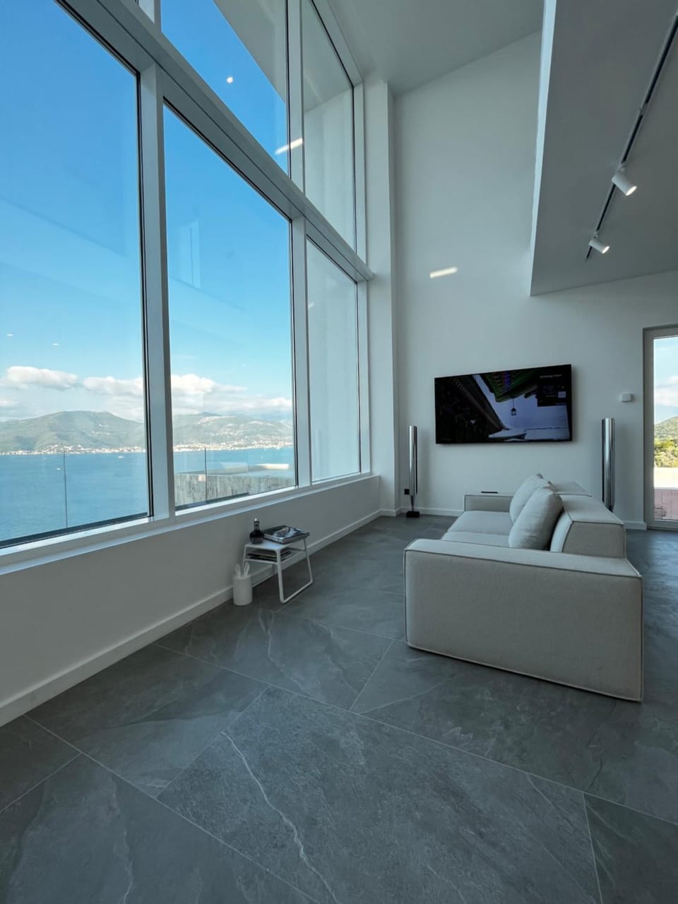 Communal lounge/ TV room, Natural landscape, View (from property/room), Balcony/Terrace, Living room, Seating area, Sea view