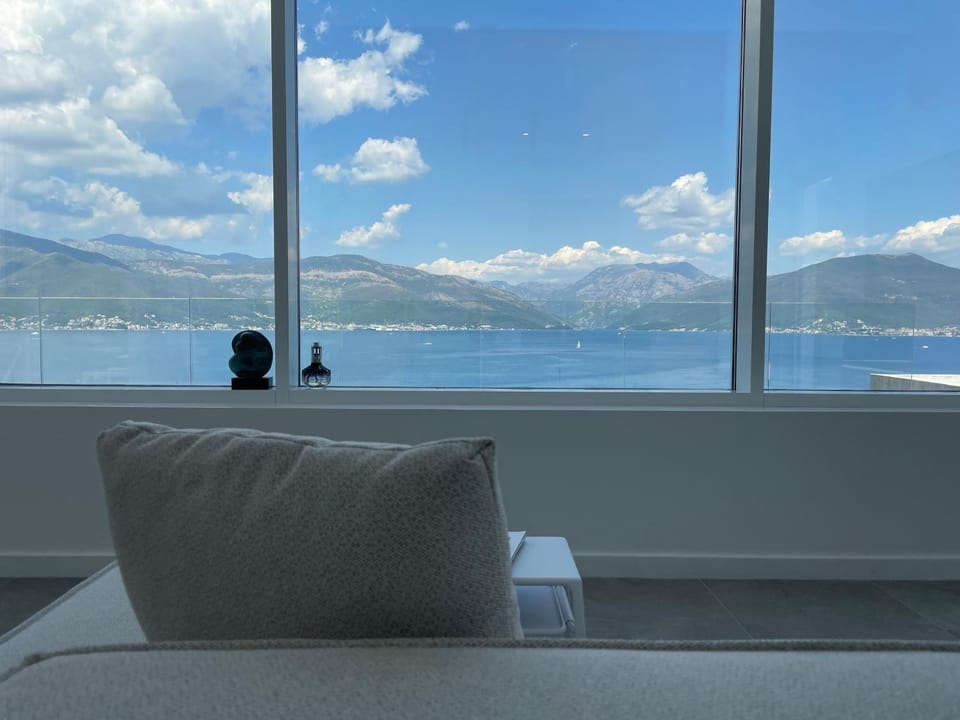 Natural landscape, View (from property/room), Living room, Banquet/Function facilities, Seating area, Lake view, Landmark view, Mountain view, Mountain view, River view, Sea view
