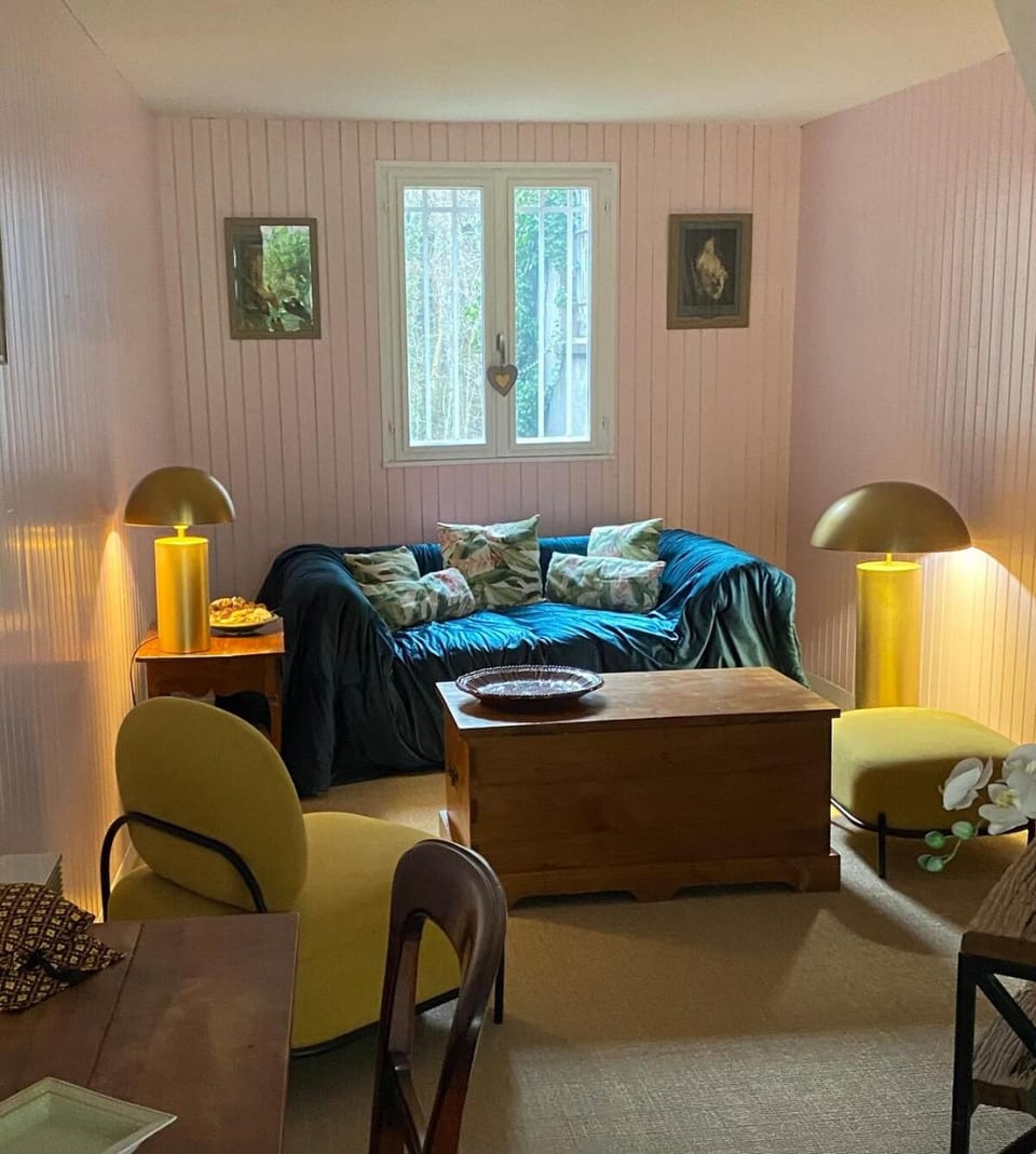 Moulin Grand, entire accommodation, 2br park river House in Nouvelle-Aquitaine