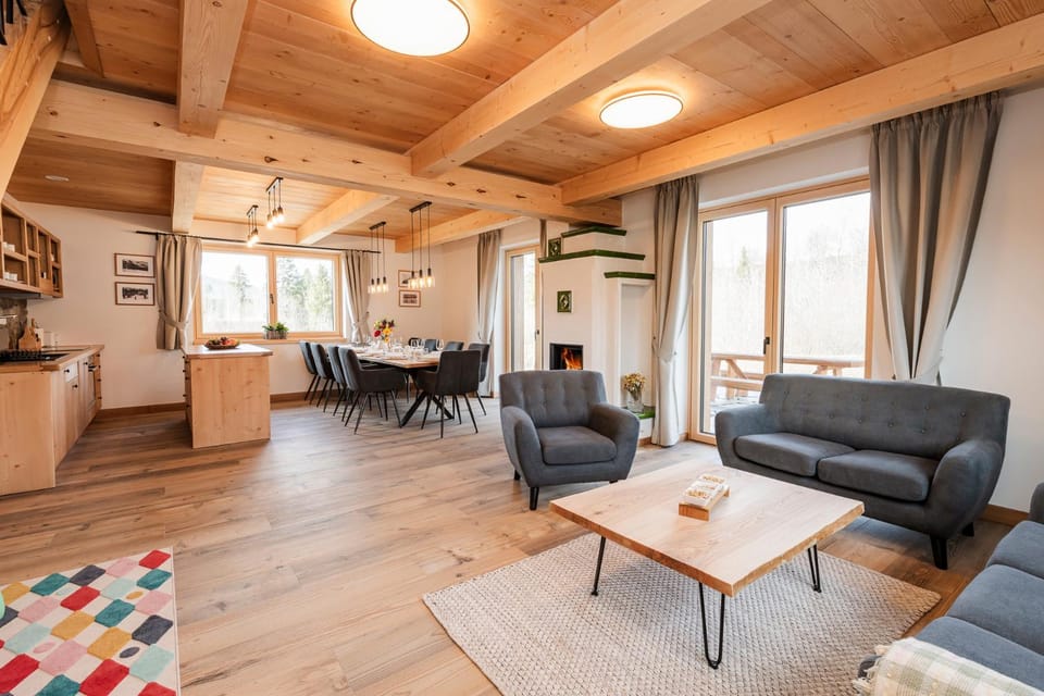 TV and multimedia, Kitchen or kitchenette, Living room, Seating area, Dining area