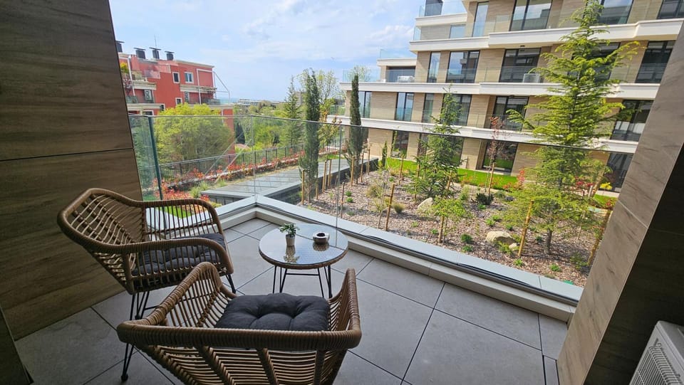 Property building, Patio, Day, Garden, View (from property/room), Balcony/Terrace, Seating area, Garden view, Sea view