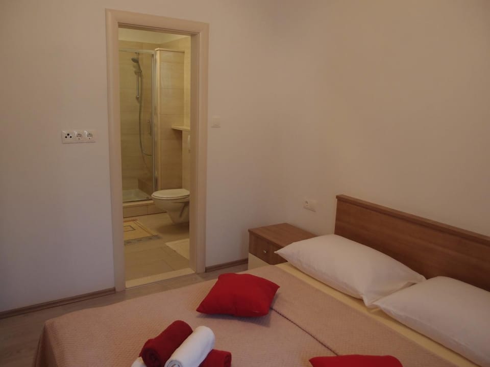 Apartments Kadulja Apartment in Okrug Gornji