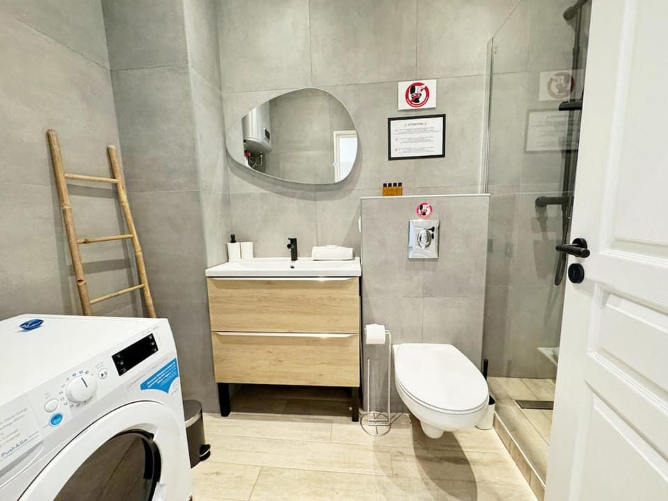 RF105 - Authentique 3P Nice centre Apartment in Nice
