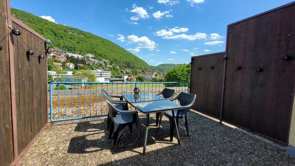 Natural landscape, View (from property/room), Balcony/Terrace, Dining area, Mountain view