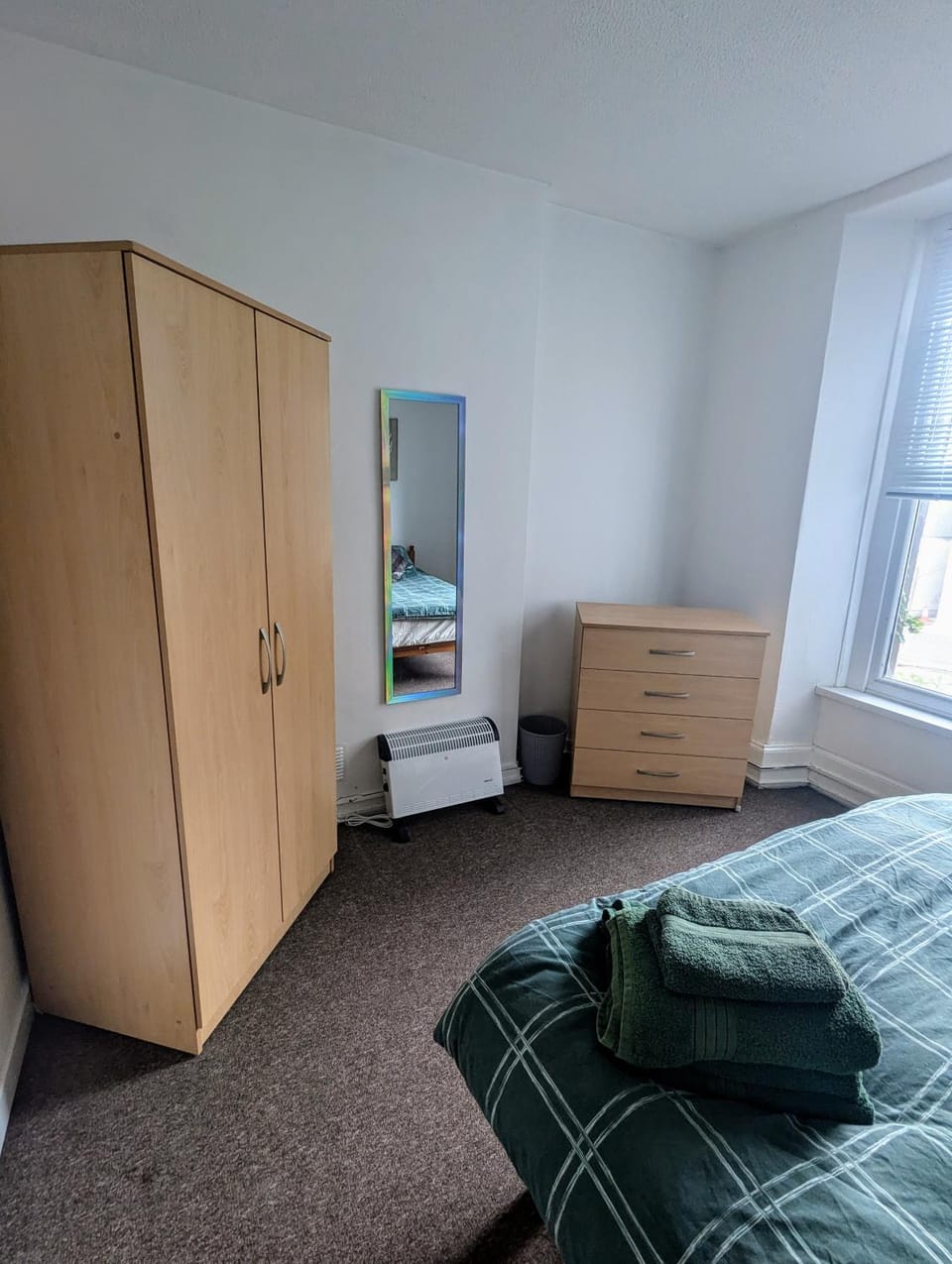 Bed, Bedroom, towels, wardrobe