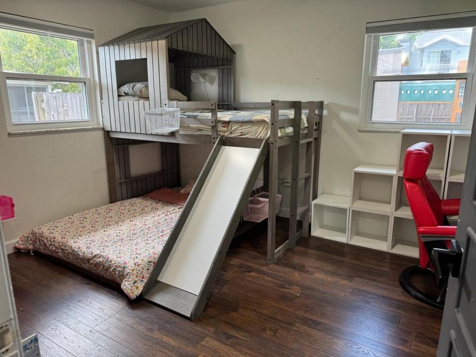 Family Fun 3-bedroom house with gym, games, toys, outdoor hangout and coffee Villa in Casselberry