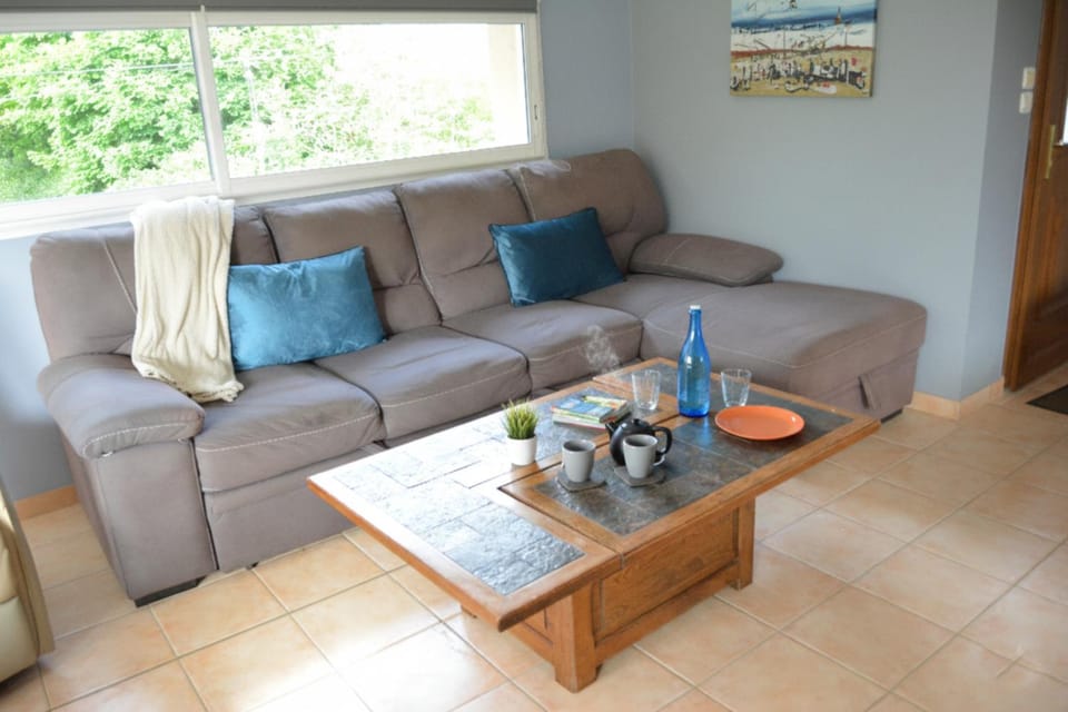Property building, Living room, Seating area, Dining area