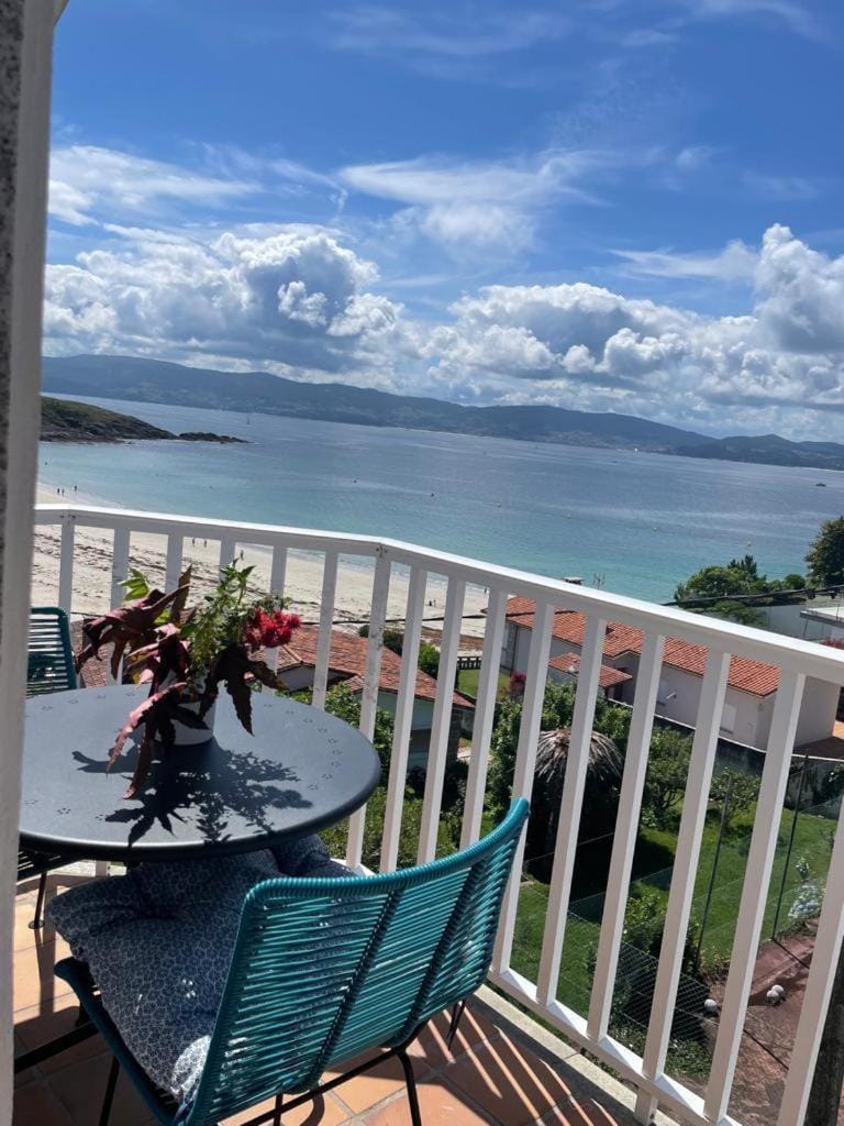 Day, Natural landscape, View (from property/room), Balcony/Terrace, Seating area, Dining area, Lake view, River view, Sea view