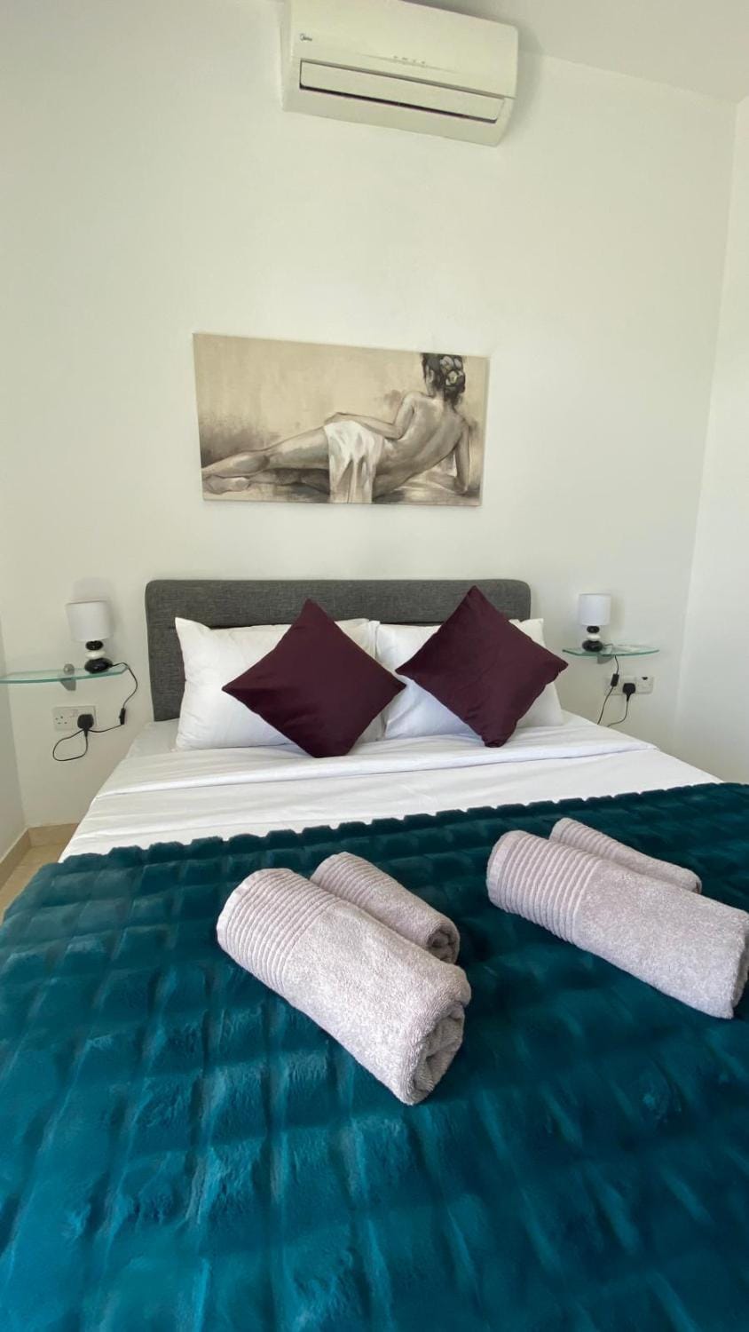 Bed, Bedroom, air conditioner