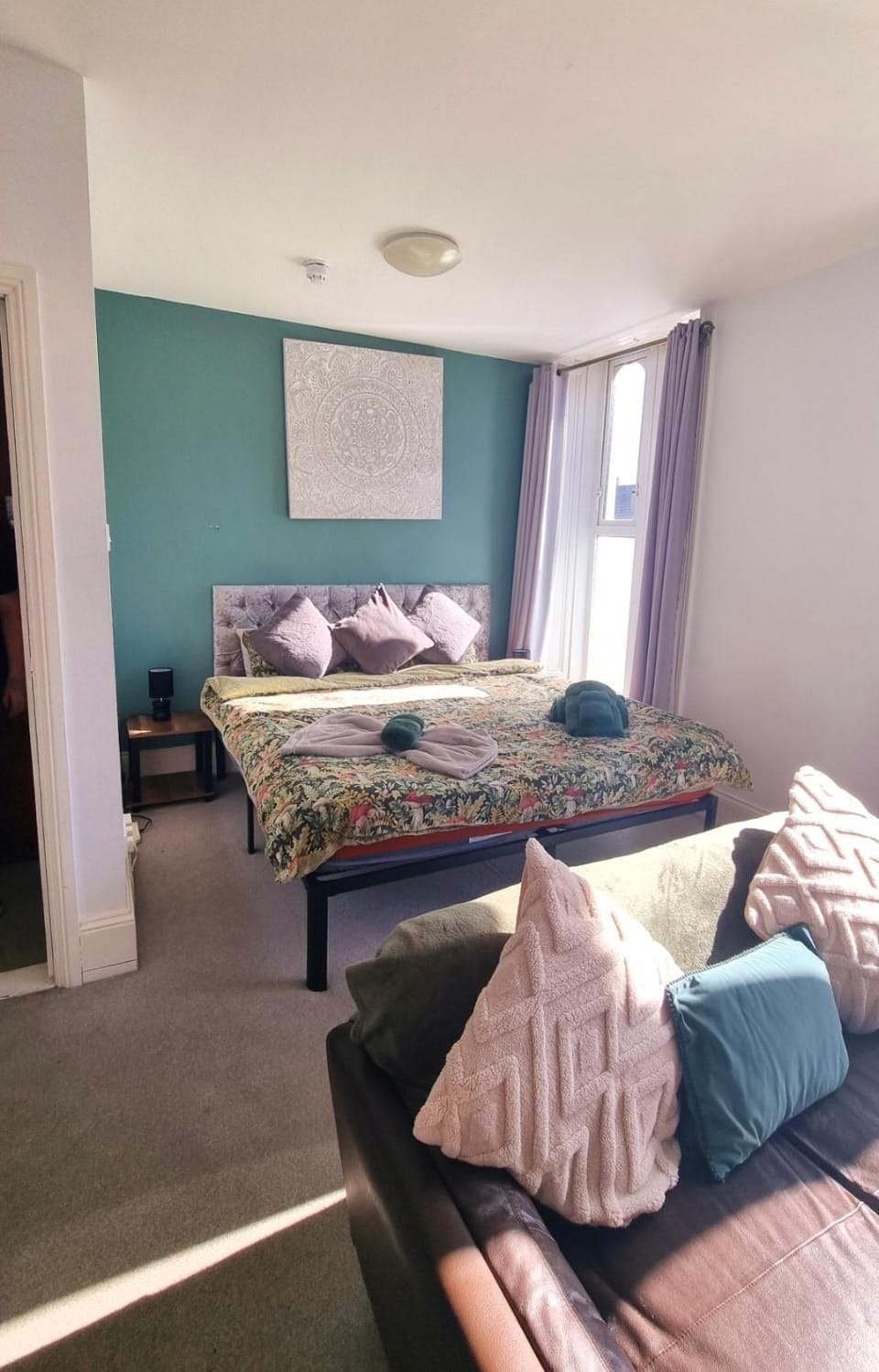 Lavish Lounge Apartment in Swansea