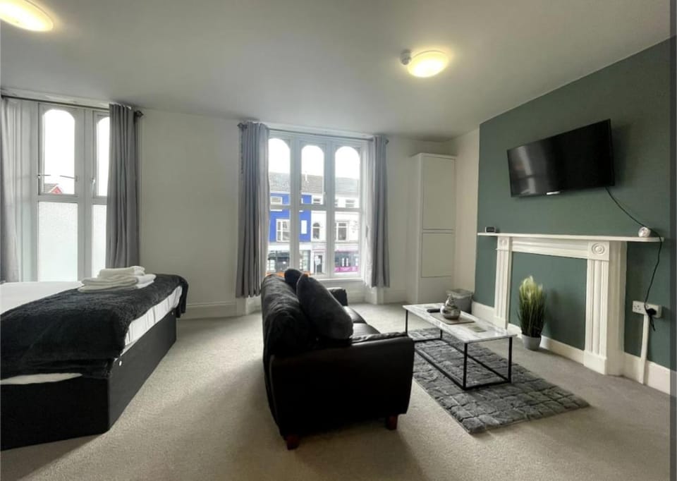 Lavish Lounge Apartment in Swansea