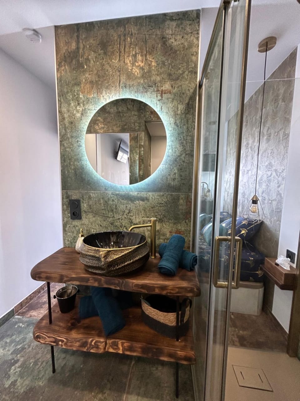 Shower, Bed, Bathroom