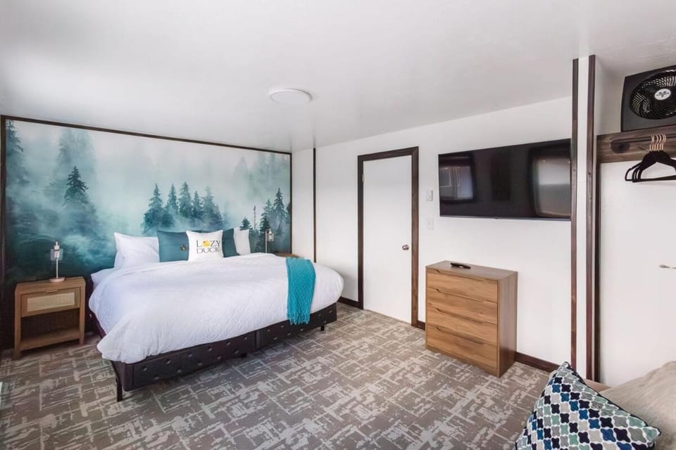 Lazy Duck Inn #30 The Lucky Duck House, a cozy 2-bedroom retreat 1 min from Yellowstone House in West Yellowstone
