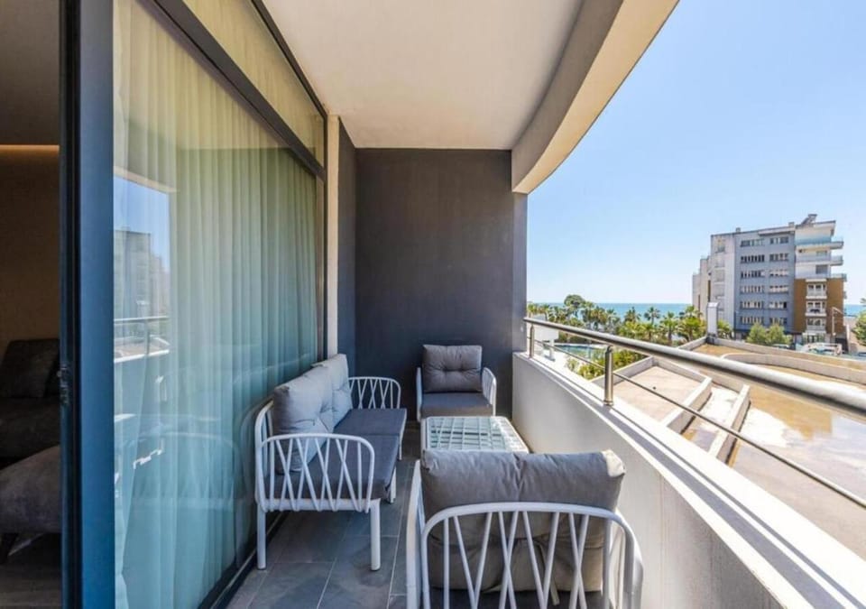 Patio, Day, View (from property/room), Balcony/Terrace, Living room, Seating area
