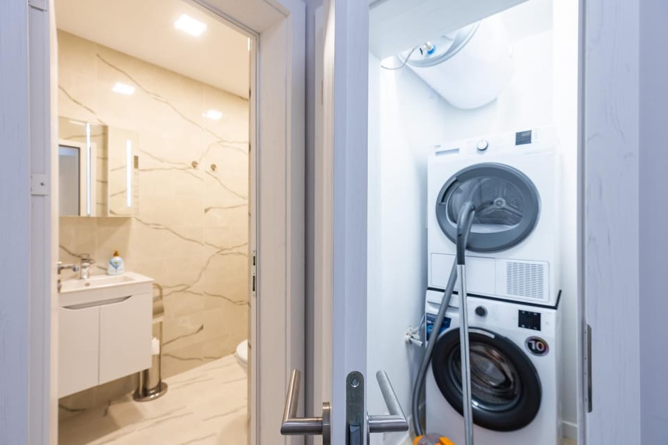 Shower, Bathroom, towels, washing machine, dryer