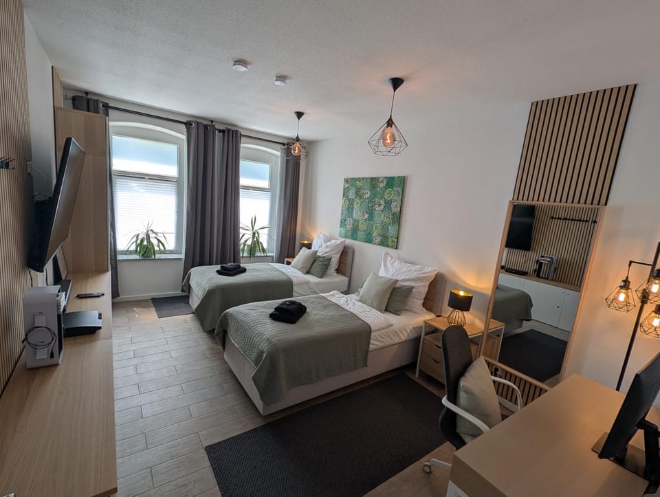 Communal lounge/ TV room, Bed, TV and multimedia, Living room, Photo of the whole room, Evening entertainment, Bedroom