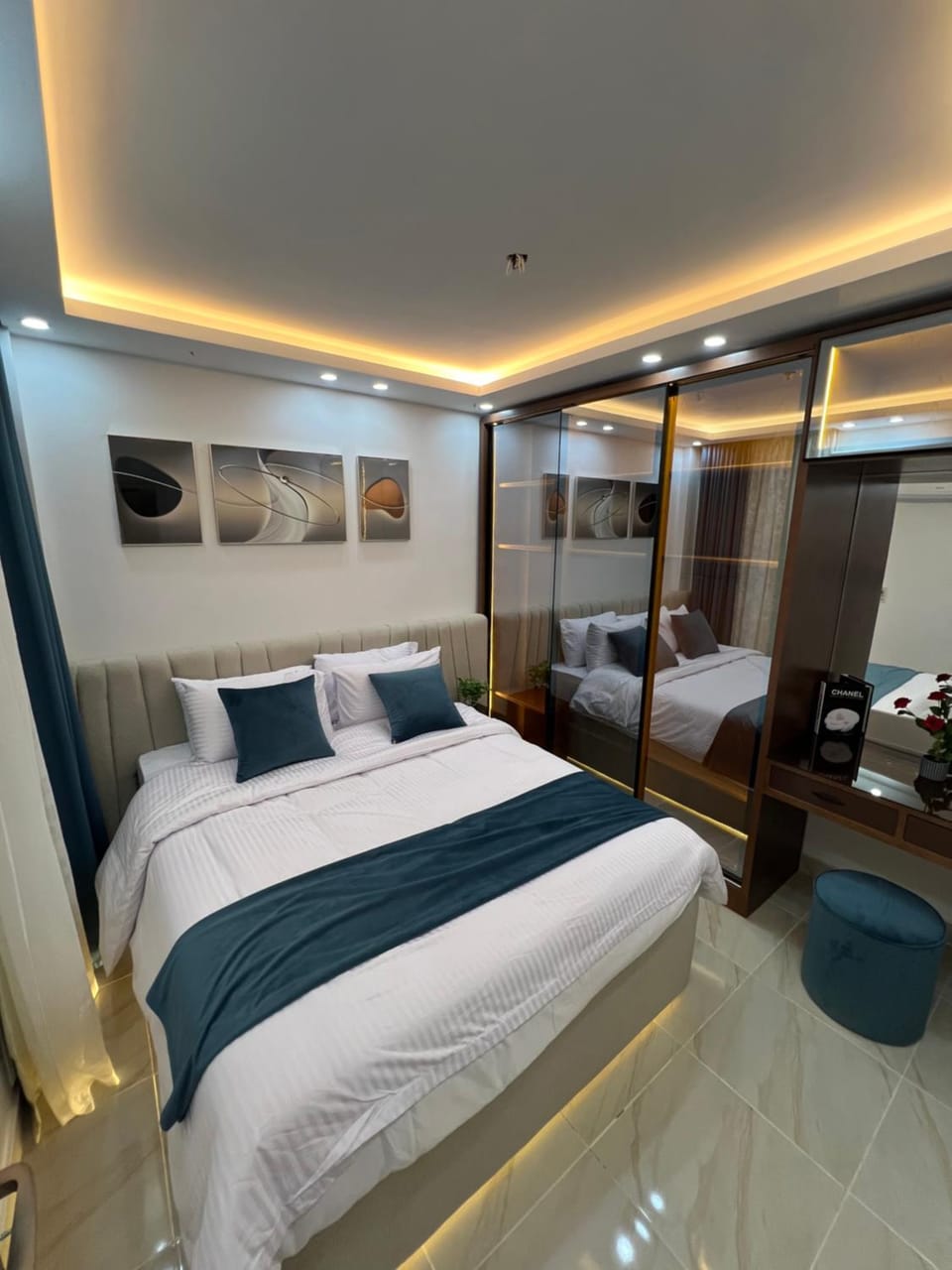 Your kingdom is just a One step from all services Apartment in Cairo Governorate